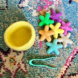 Lovevery Transfer Tweezers & Felt Stars